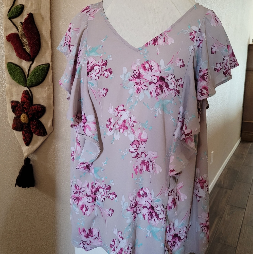 Torrid size 1 blouse floral blouse